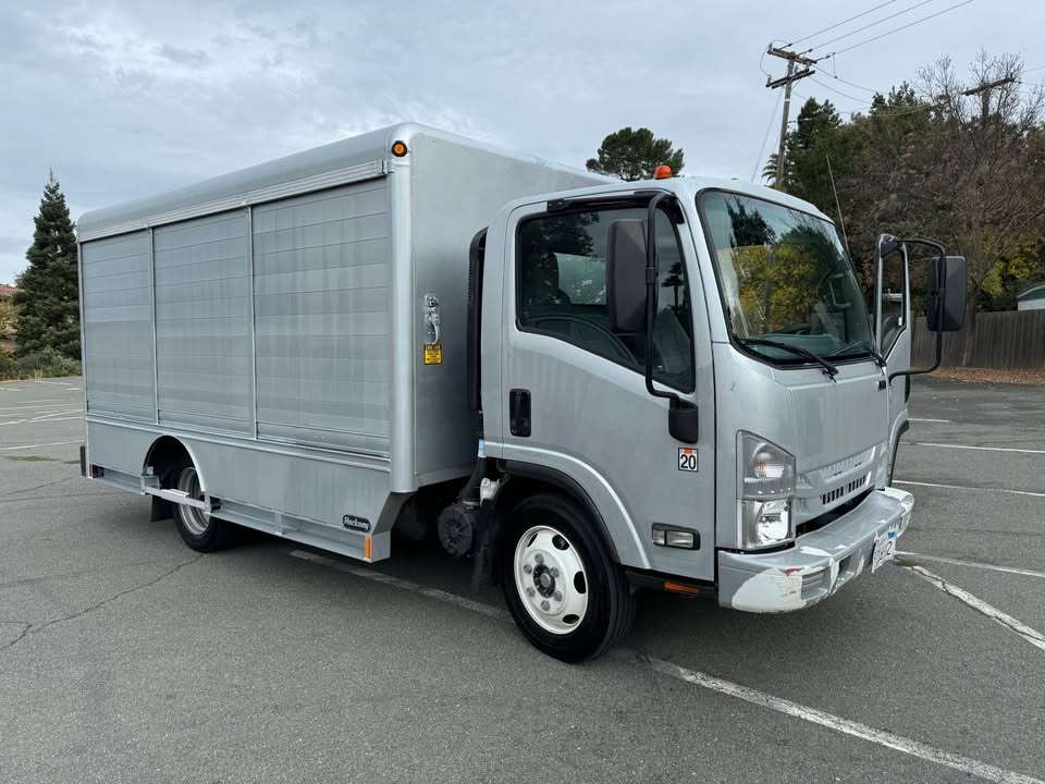 2017 Isuzu NRR