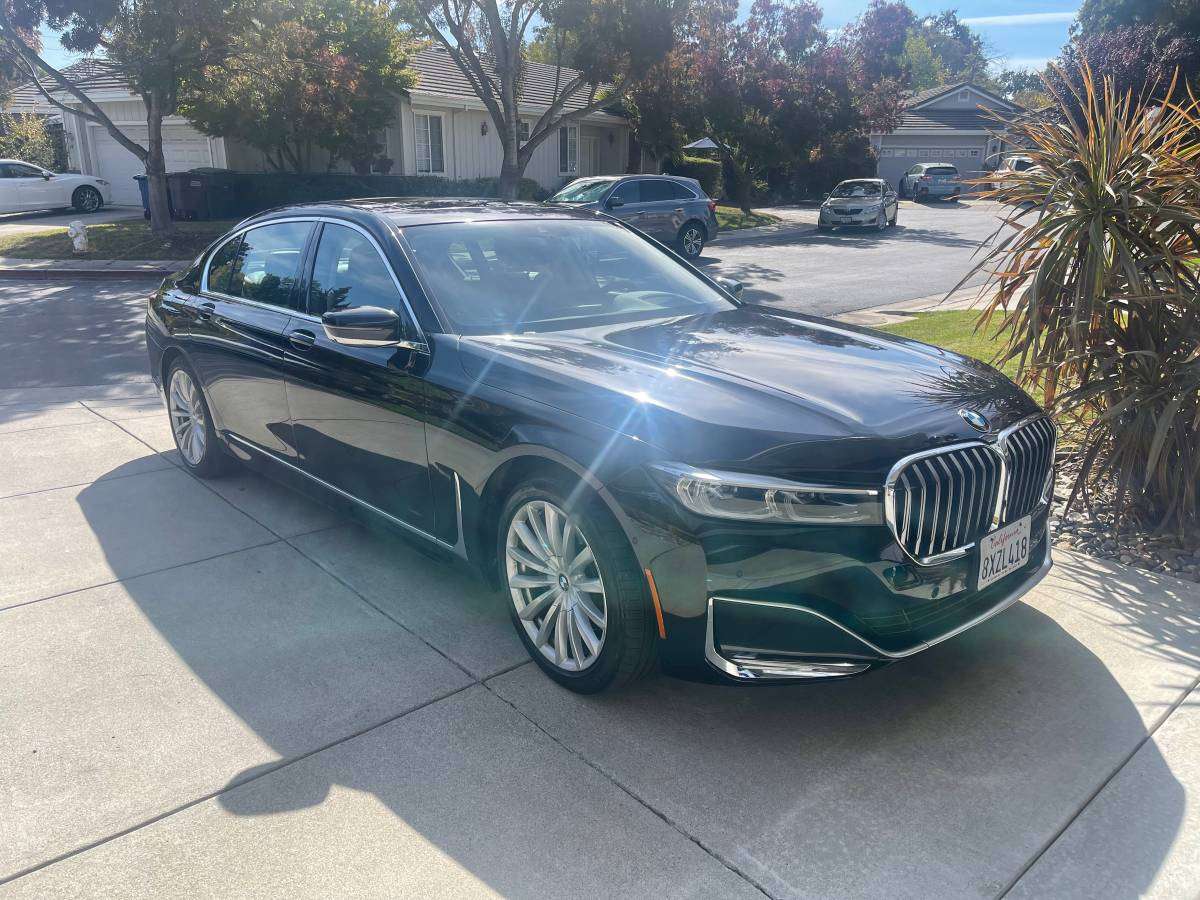 2022 BMW 740i