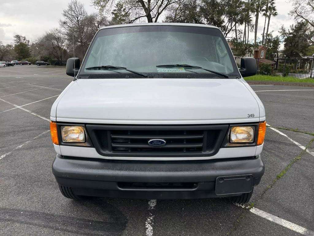 2003 Ford E-Series E-250 Extended Cargo Van