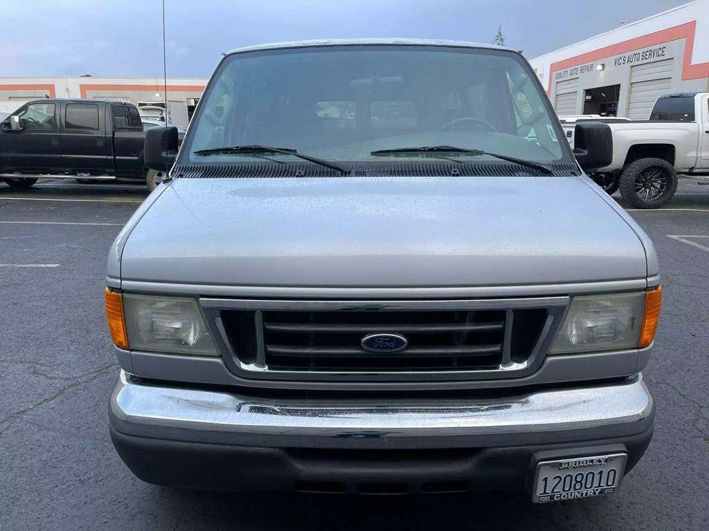 2006 Ford E-Series E-150 XL Passenger Van