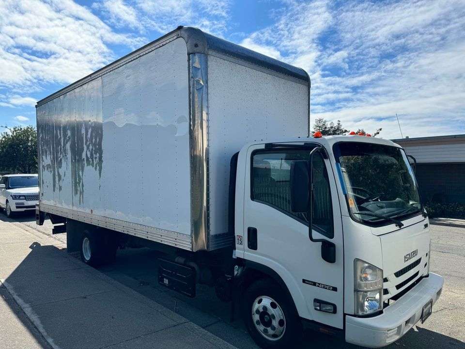 2017 Isuzu NPR 20 ft Box